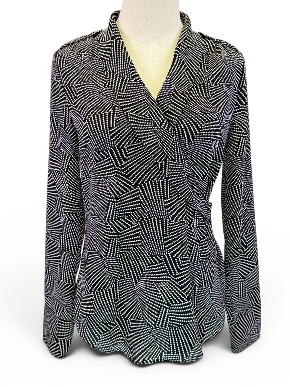 White House Black Market Women’s Long Sleeve Geometric Wrap Button Blouse Size 2